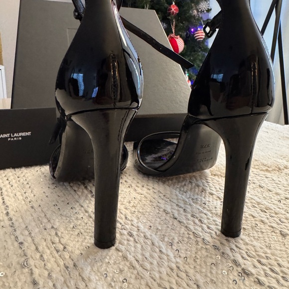 Saint Laurent Glossy Black Heels - Picture 2 of 4